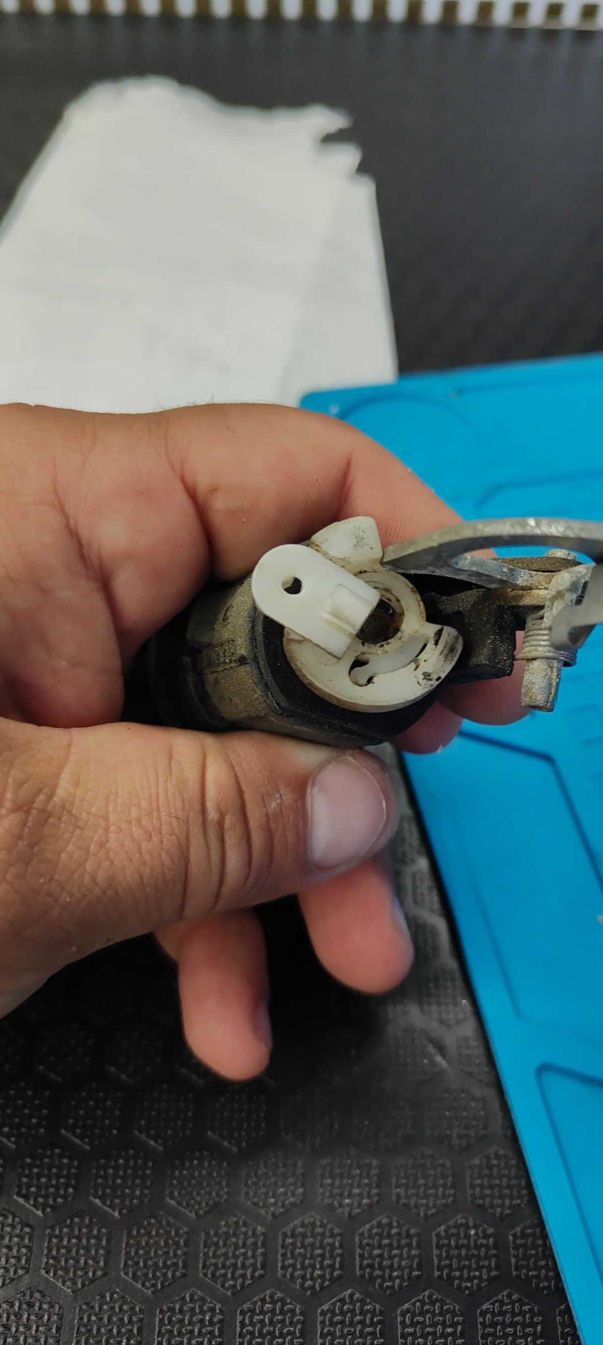 Butuc de ușă reparat pentru Audi A6 C6.