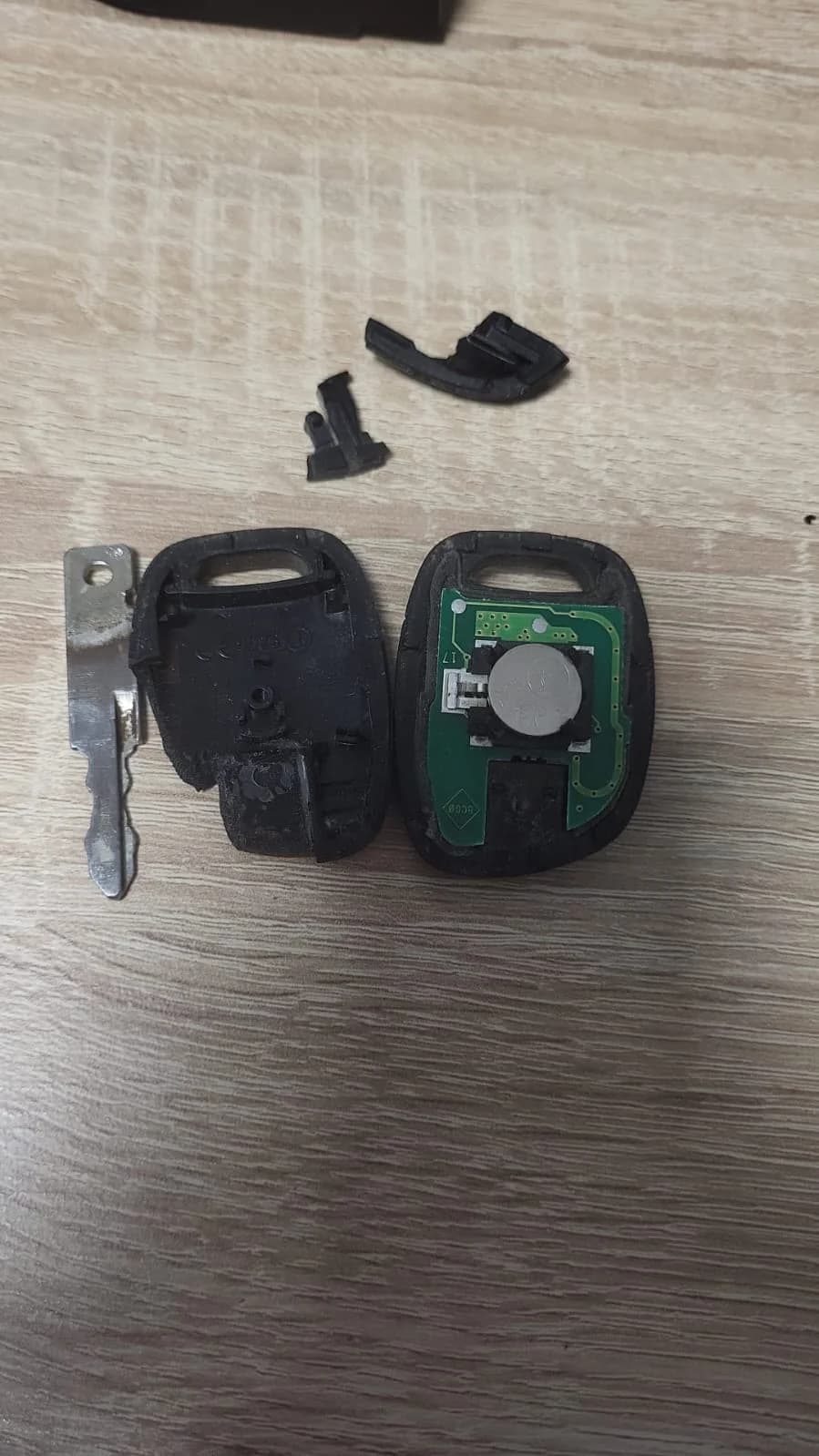 Cheie auto reparată pentru Renault Clio.