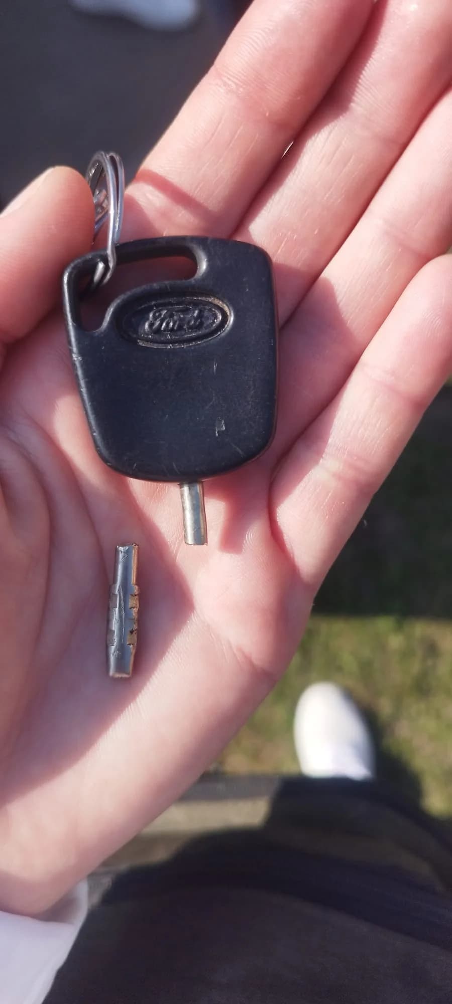 Cheie auto reparată pentru Ford, cheie ruptă.