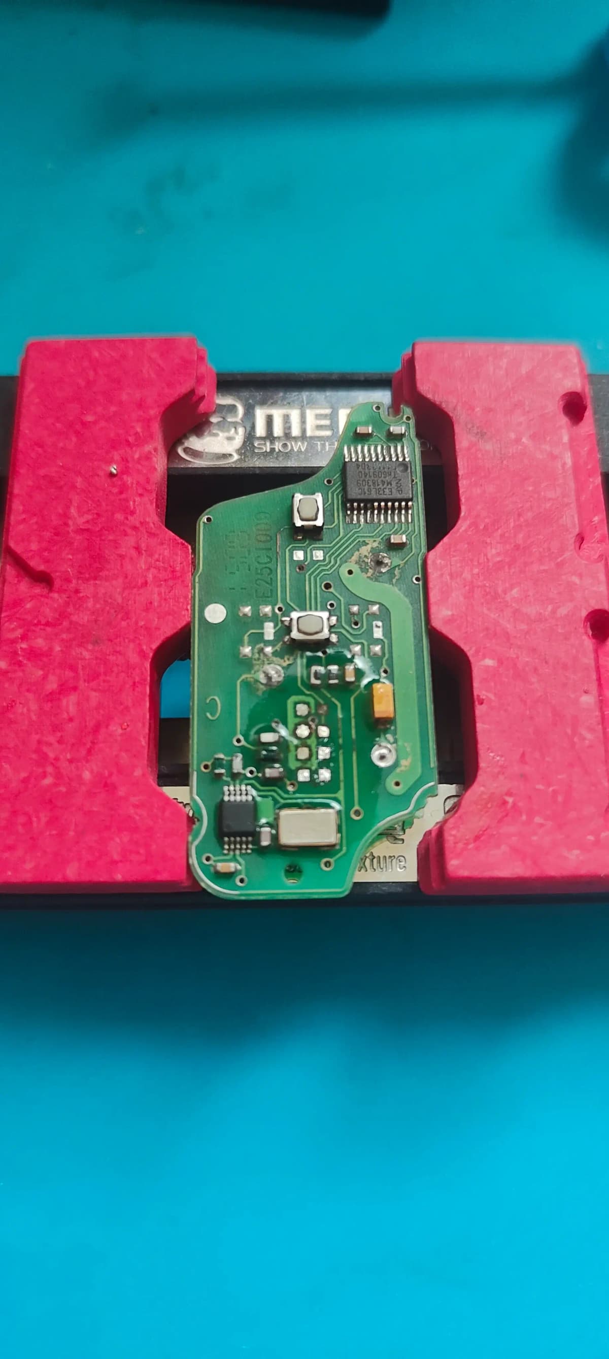 Reparație PCB cheie auto flip — recondiționare după deteriorare electronică