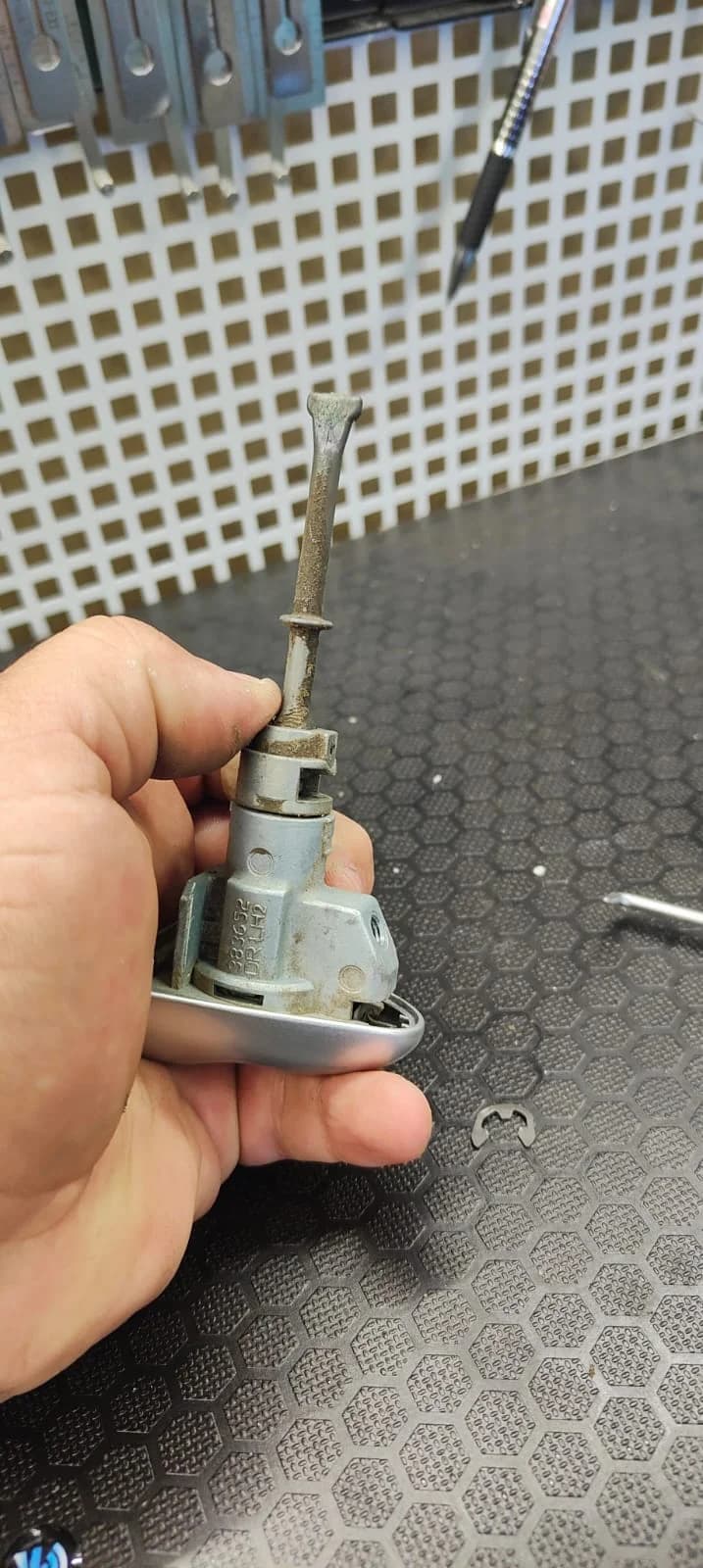 Butuc de ușă reparat.