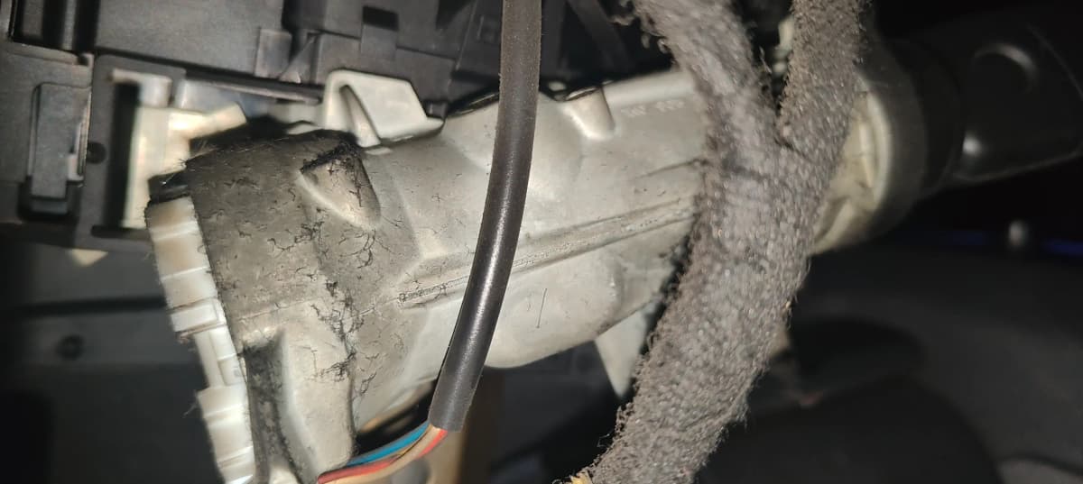 Contact auto reparat pentru Volkswagen Golf.