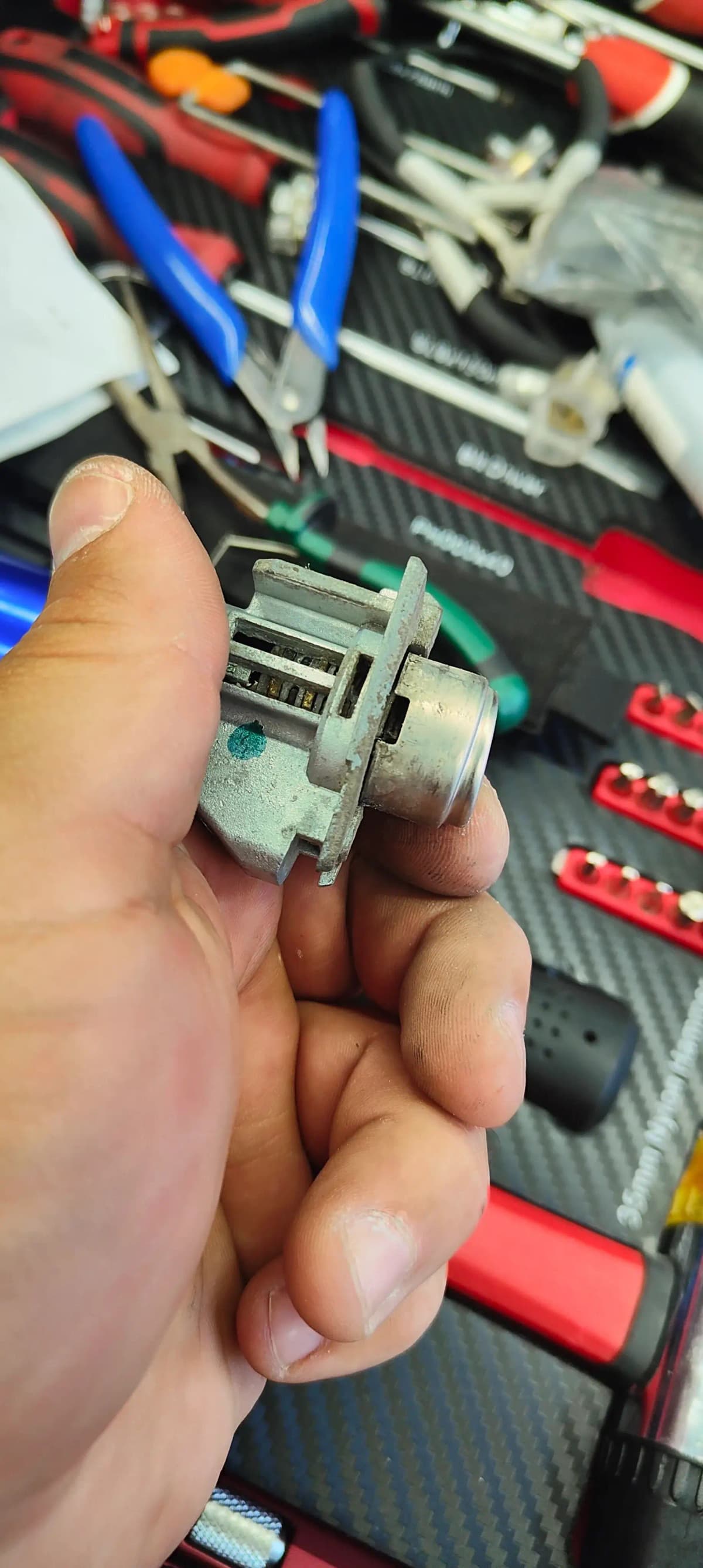 Butuc de ușă reparat pentru Volkswagen.