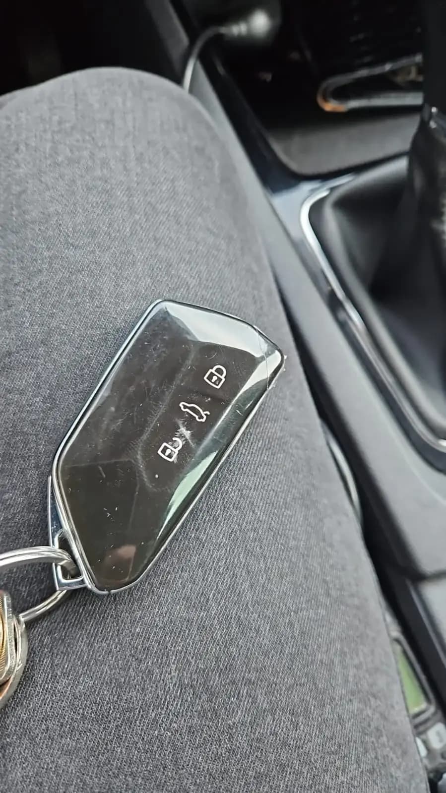 Cheie nouă programată pentru Volkswagen Golf 8, transponder MQB49.
